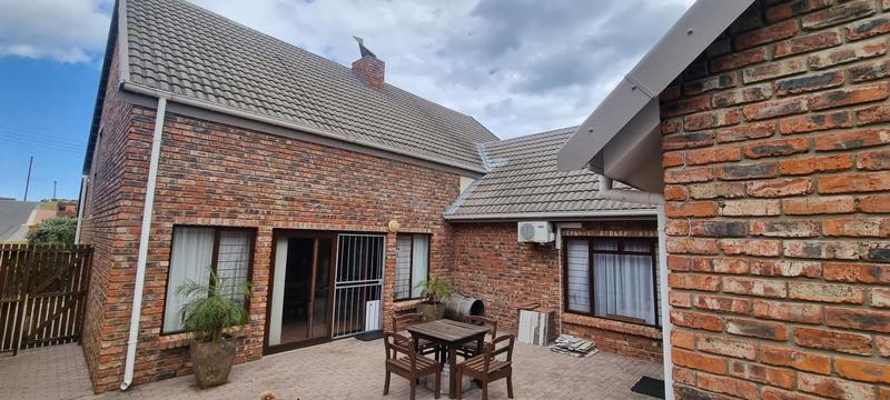 5 Bedroom Property for Sale in Tergniet Western Cape